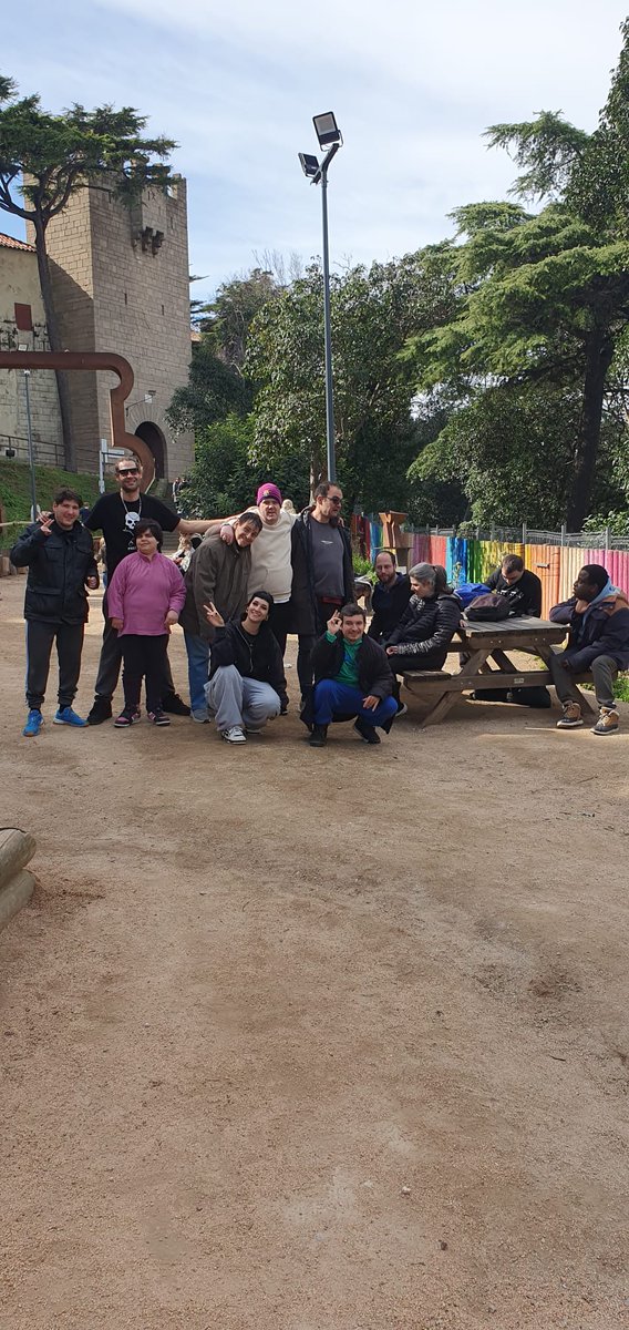 fundacioaspasim's tweet photo. Avui, per acabar bé la setmana, hem anat a visitar als companys del Poble Espanyol i ho hem passat genial! 🏘️✨Passejant pels seus carrers, descobrint racons plens d’història i compartint rialles💛
Gràcies per l’acollida i per fer-nos sentir com a casa! 🙌
#Aspasim #Divendres https://t.co/xVjc7VWVc3