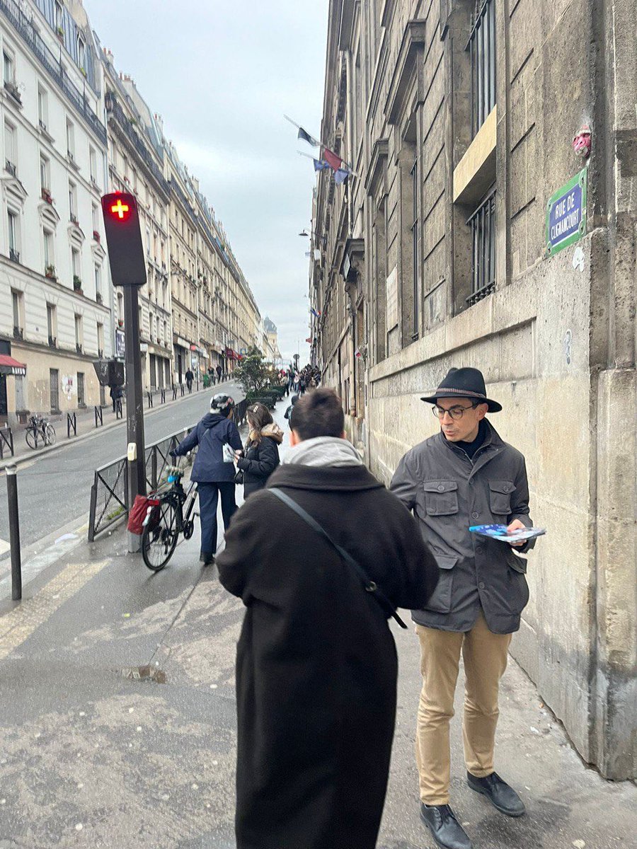 Ce matin à la rencontre des habitants de la rue Clignancourt pour présenter le programme de <a href="/datirachida/">Rachida Dati ن</a> et <a href="/ThierryGuerrier/">Thierry Guerrier</a>, candidats de l’union de la droite et du centre pour l’alternance et #ChangerParis.

#ParisVaChanger