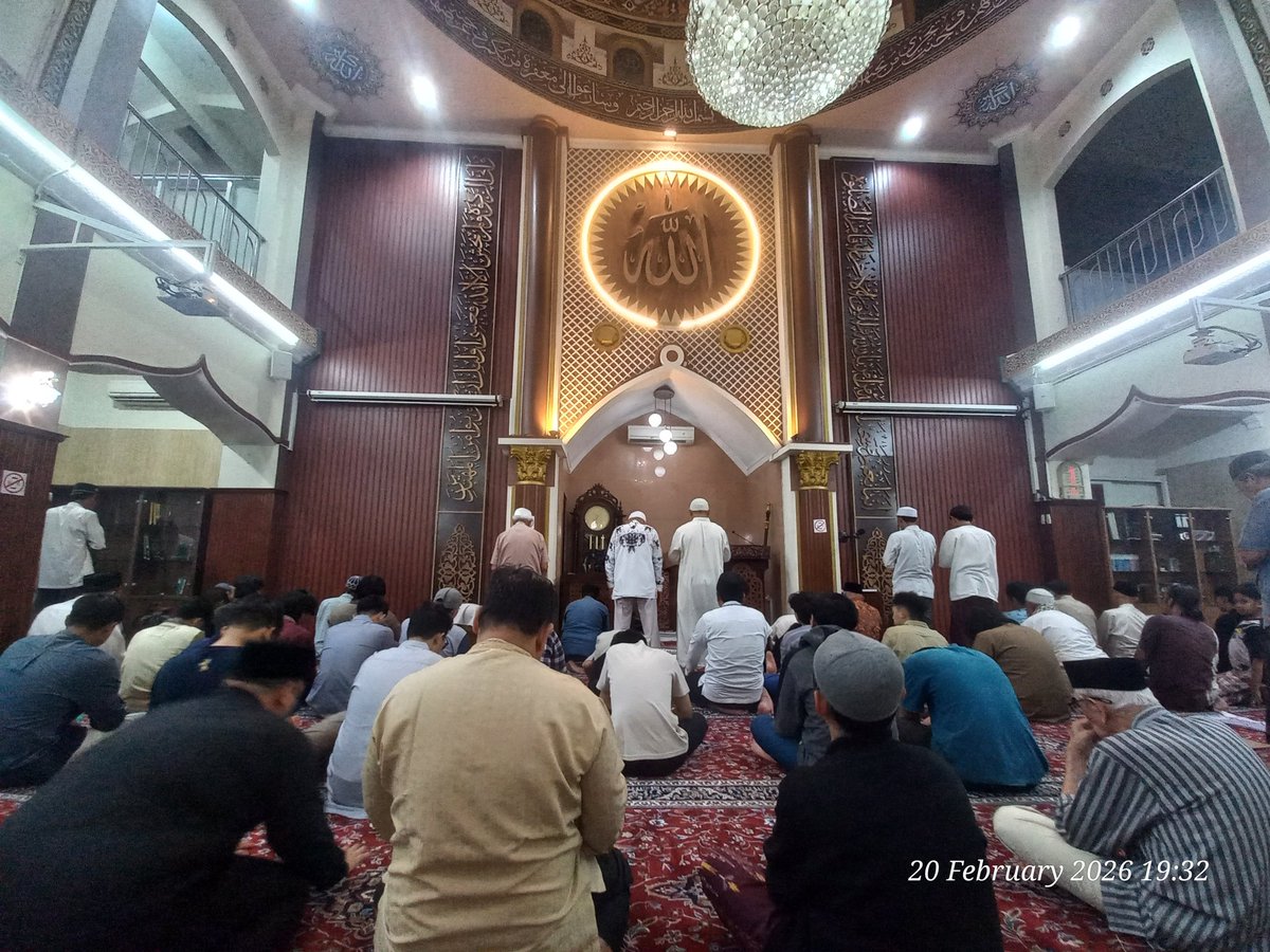 #Ramadhan1447 3
"Tak hanya manusia yang berpuasa, bahkan pohon jati memilih untuk berpuasa dikala kemarau dengan merontokkan daun²nya. Kelak kita akan memahami, bahwa puasa tak semata² diwajibkan, melainkan untuk menumbuhkan karakter se'jati' yang jauh lebih murni &amp; mulia.."