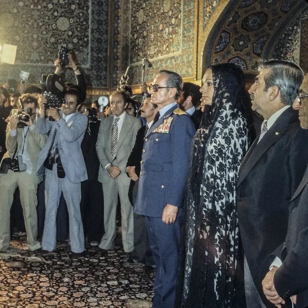 در مصاحبه‌ای که اندکی پیش از مرگ محمدرضا پهلوی در قاهره انجام شد، وی عنوان کرد که اعتقادات مذهبی، بخش قلبی و روحانی هر جامعه‌است و بدون آن جامعه به انحطاط کشیده خواهد شد. او در این مصاحبه ادیان واقعی را بهترین تضمین سلامت اخلاقی و استحکام روحانی جامعه دانست.