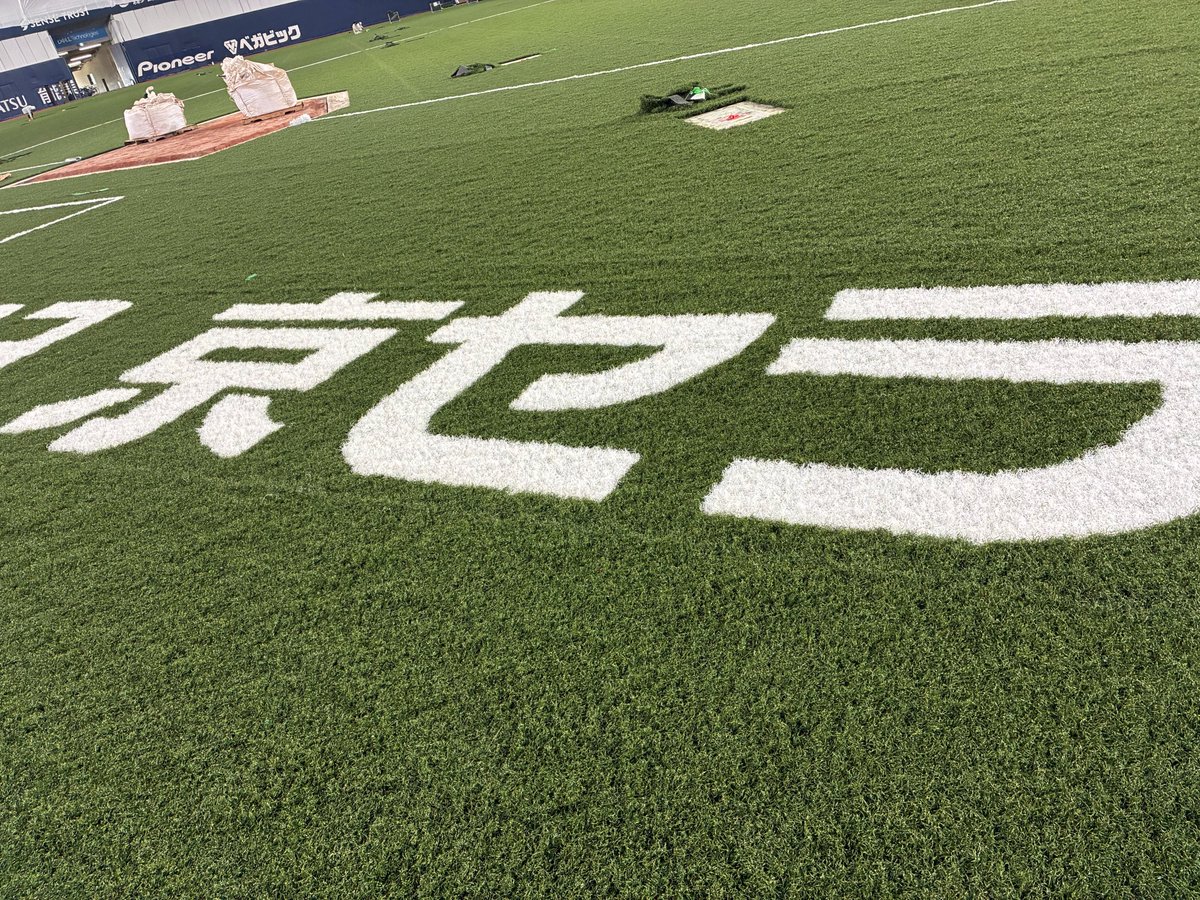 オリックスブレーブス初期の西宮スタジアムの前面人工芝風に出来上がり