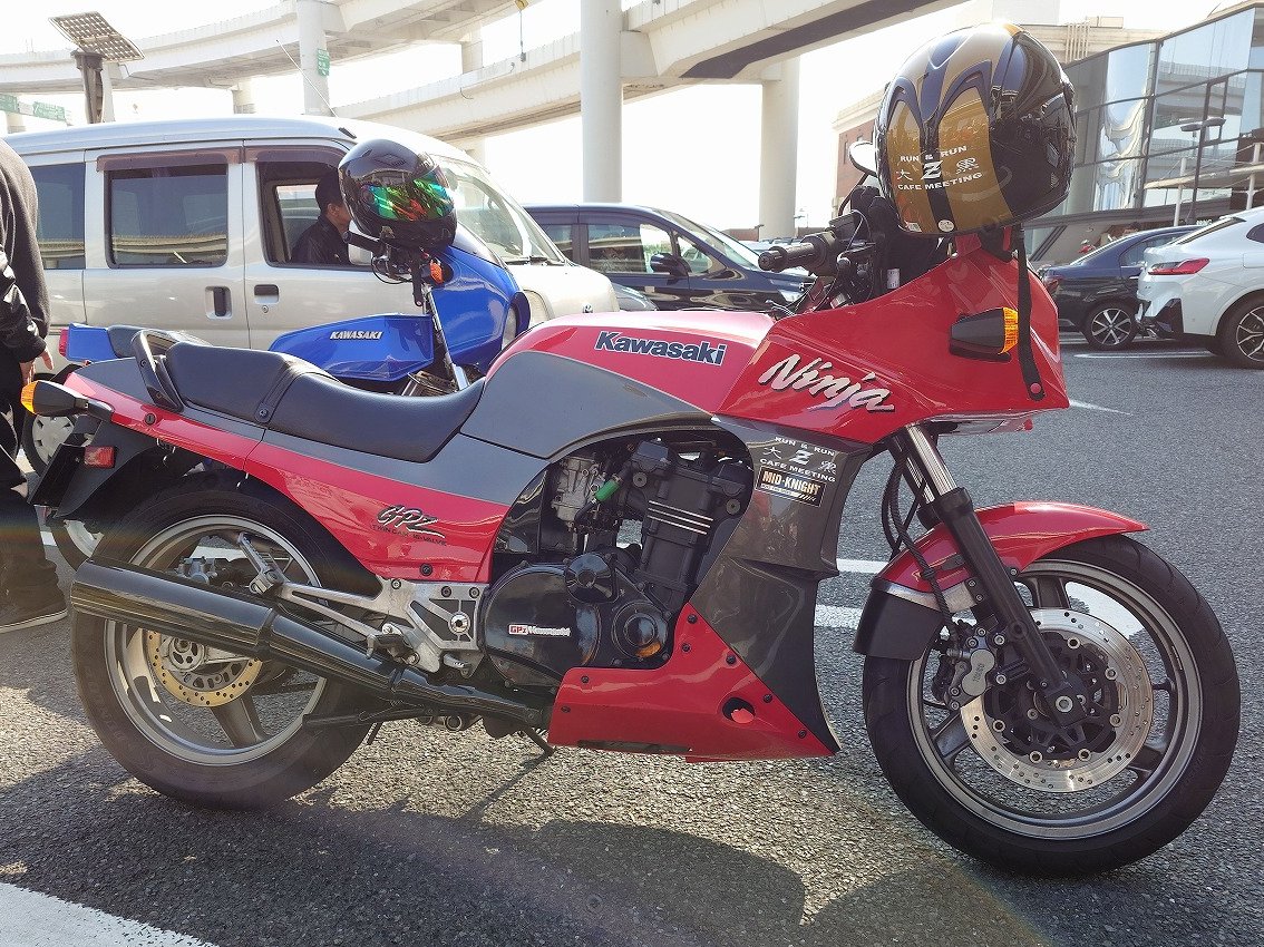 某日某所で見かけたNinja、今でも高値で売られてるんですよね～。 実は