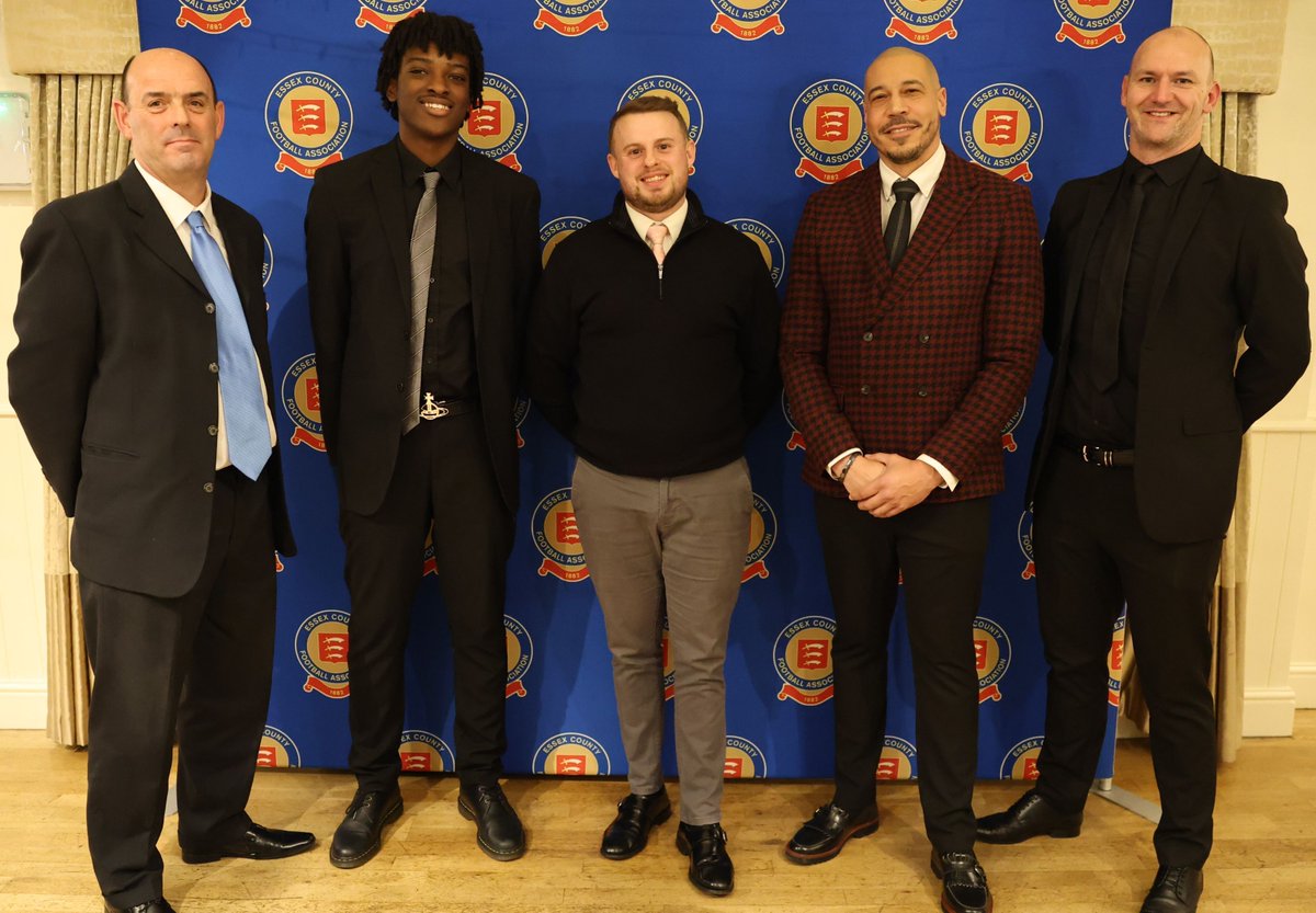 EssexCountyFA's tweet photo. ποΈ With experience of officiating in @wembleystadium and @premierleague environments, Bobby Madley reminded officials just how special a cup final can be - both for players and referees. π https://t.co/slbBUcQbog #CupFinals #MatchOfficials @GoCardless https://t.co/KIEwngo4M0