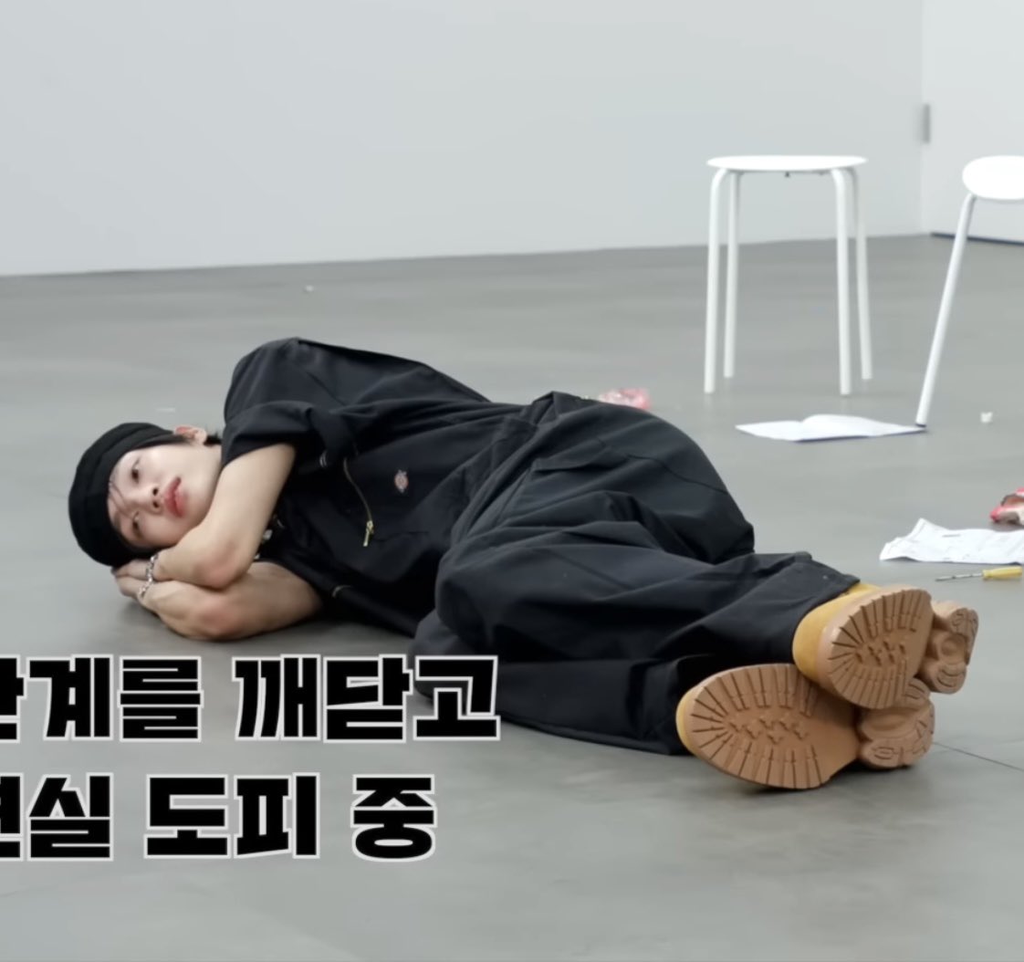 ชั้นที่กำลังโดนมิดเทอมรุมกระทืบแต่ไม่เอาอะไรแล้วนอกจากนอนปลง