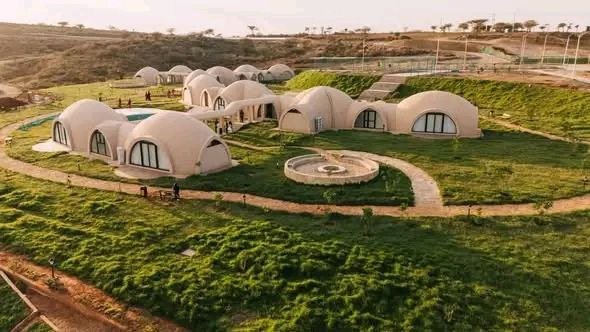 addisstandard's tweet photo. News: #Ethiopia earns over $2.6 billion from #tourism in six months

Addis Abeba-Ethiopia has generated more than $2.6 billion in tourism revenue after welcoming over 700,000 international visitors during the first six months of the 2018 Ethiopian fiscal year, the Ministry of Tourism said.

In a statement reported by state media, the ministry attributed the performance to the development of new tourist destinations and the renovation of existing sites. Officials said the growth has made a significant contribution to the country’s foreign currency earnings.

The ministry also cited Addis Abeba’s role as a hub for major international conferences and diplomatic engagements as a key factor behind the rise in visitor numbers and revenue.

The latest Tourism Barometer by the United Nations World Tourism Organization projects that Ethiopia’s tourism sector could grow by 15 percent by 2025, positioning the country among Africa’s leading destinations.

According to the report, Ethiopia’s performance contributed to an overall 8 percent increase in international tourist arrivals across Africa, making the continent the fastest-growing tourism region globally.

The Barometer added that authorities and industry stakeholders have sought to strengthen traveler confidence through expanded investment in hospitality infrastructure, improved service standards, and the launch of the “Visit Ethiopia” digital platform in 2025 to promote the country as a competitive global destination.
