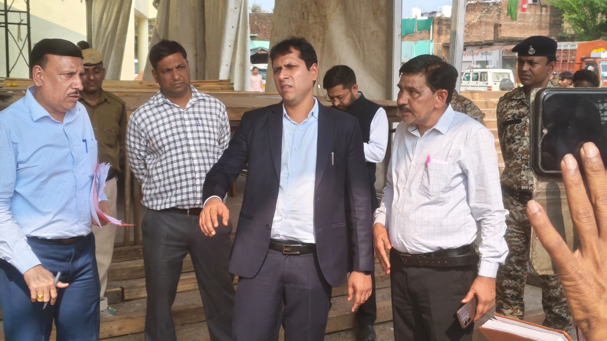 मुख्‍यमंत्री डॉ. मोहन यादव के 21 फरवरी के प्रस्तावित दौरे से पूर्व तैयारियों का जायज़ा लेने हेतु स्वप्निल वानखेड़े (कलेक्टर, दतिया) ने सेवढ़ा का भ्रमण किया. दौरे में MPUDCकी जलप्रदाय योजना अंतर्गत निर्मित इंटेकवेल का निरीक्षण भी किया गया.
<a href="/mpurbandeptt/">Urban Administration & Development Department, MP</a> <a href="/PROJSDatia/">PRO JS Datia</a> <a href="/CDatia/">Collector Datia</a>