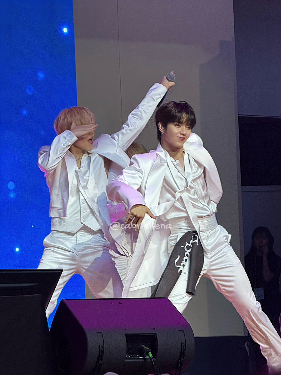 cabriellena's tweet image. 260215

JEWELZ 💙🩵💙🩵 ft. Daisukenini 😁

#AHOF #아홉 #JL #제이엘 #JUWON #박주원 #JEWELZ #AHOFforLOVEinCEBU #AHOFinCEBU #HANEULZ #AHOFforLOVE #AHOFFanmeet2026 @AHOF_official