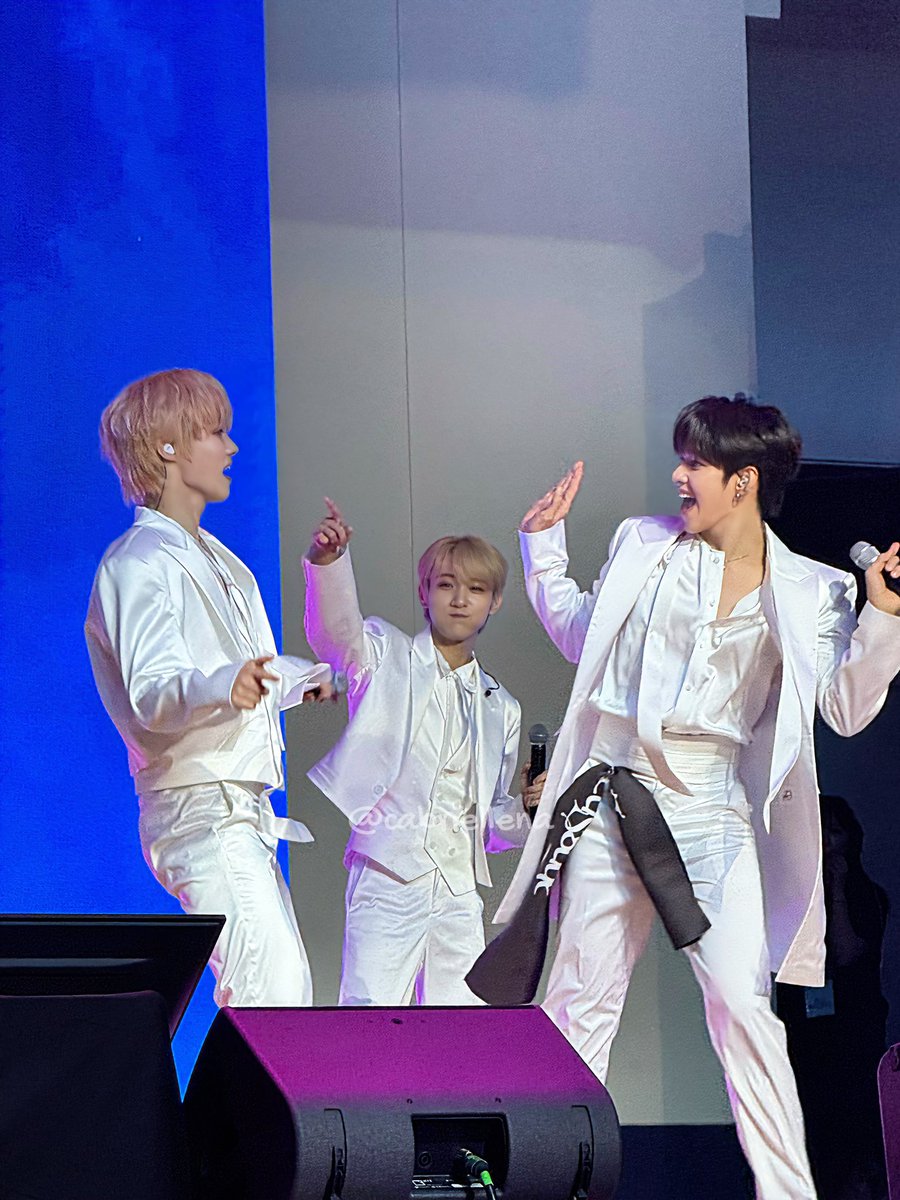 cabriellena's tweet image. 260215

JEWELZ 💙🩵💙🩵 ft. Daisukenini 😁

#AHOF #아홉 #JL #제이엘 #JUWON #박주원 #JEWELZ #AHOFforLOVEinCEBU #AHOFinCEBU #HANEULZ #AHOFforLOVE #AHOFFanmeet2026 @AHOF_official