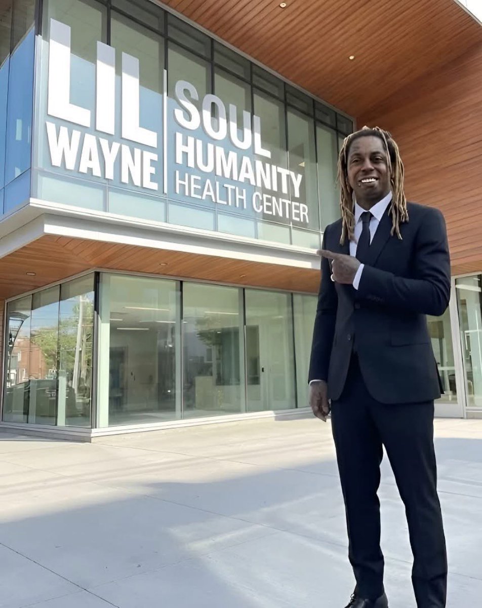 🚨 Le rappeur Lil Wayne ouvre le premier hôpital 100% gratuit des États-Unis, pour les sans-abris !

La clinique médicale baptisée Soul Humanity Health Center propose des soins essentiels sans frais, avec une approche centrée sur l’accès aux services de santé. 

C beau 👏🏽