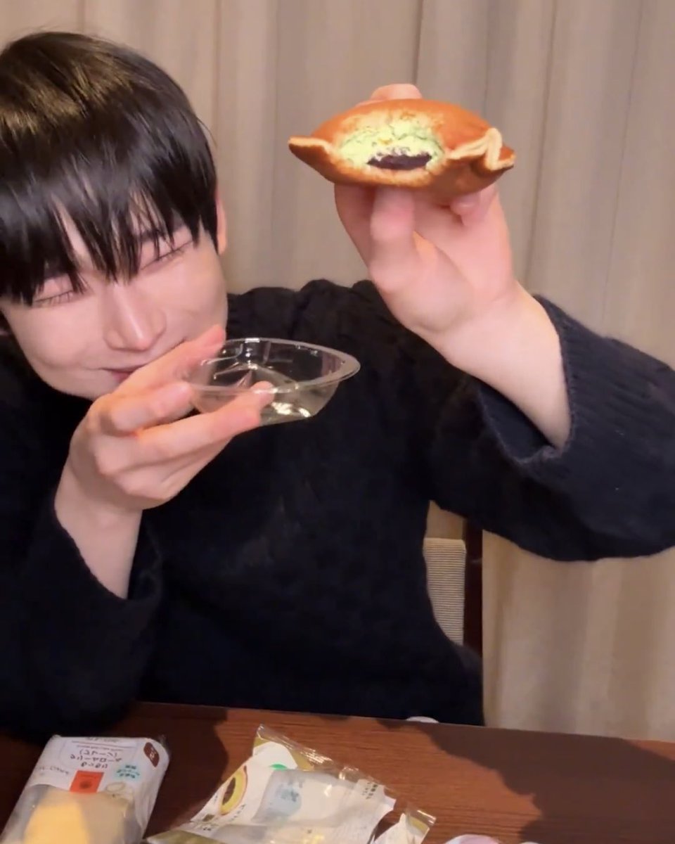 ソヌちゃんがどらもっちを食べてこの表情、なんて愛おしいんだ