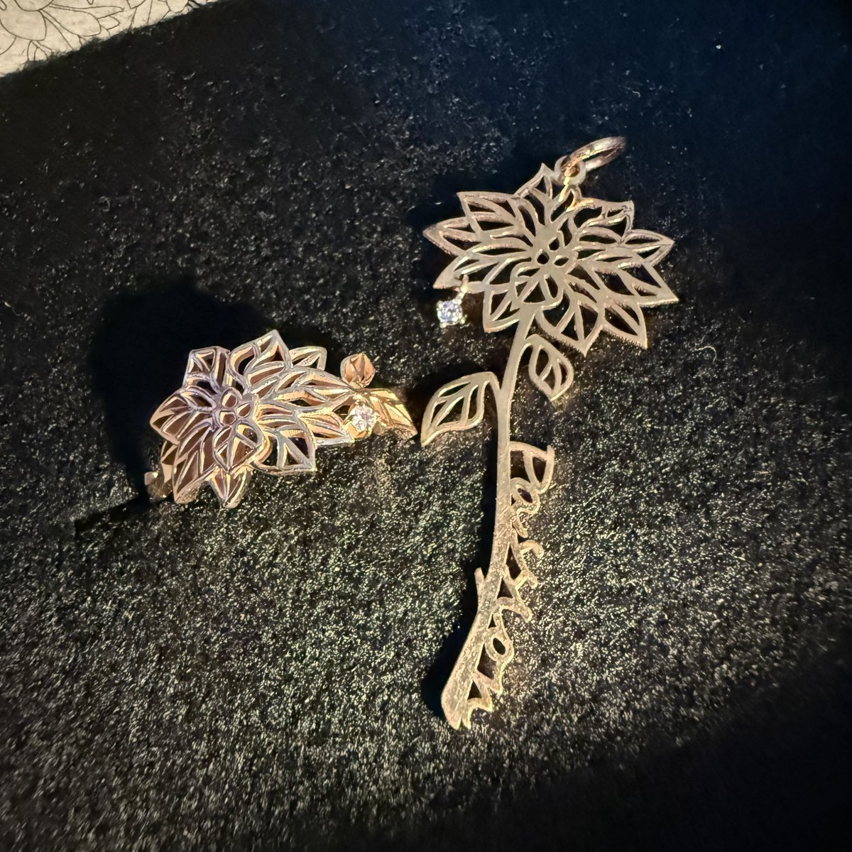 フリージアさん(@FREESIA2014)の誕生月花リングが届いた💐 念願の