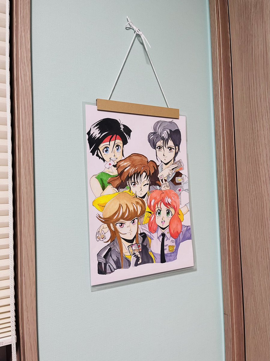 無印良品のマグネットハンガーと
B4クリアホルダーを買って壁面に飾ってみた

クリアブックに入らない画用紙で
どう保存するか決めかねていた

自分で描いた程度の物だが,ふとした時に
ナイトセイバーズを眺めたら元気がもらえそう
いつか園田健一先生の描くイラストを迎えたい

#バブルガムクライシス