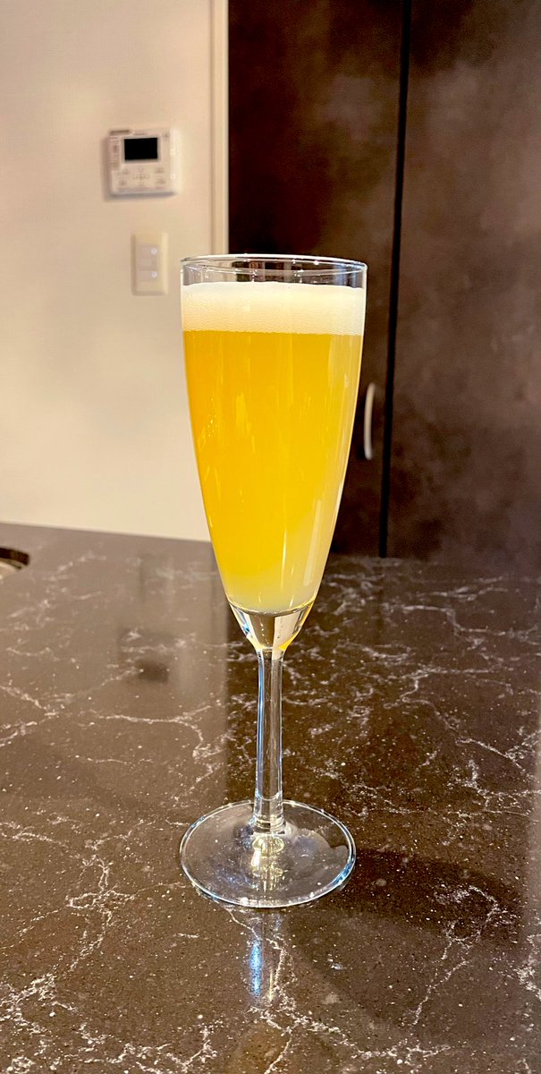 swo_panda's tweet photo. 今日は妻が飲みたがってた福島の桃のクラフトビールから🍺
これでビールサーバーを置く事を交渉しました🤣
これはジューシーな甘口で美味しいな😋🍑
乾杯でっす🐼🍻 https://t.co/jYsHm1UvMq
