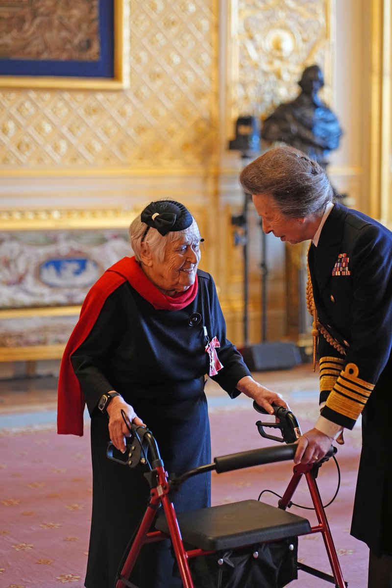 RoyalFamily's tweet image. This week, The King and The Princess Royal hosted Investiture ceremonies at Windsor Castle.

🎖️ Congratulations to all who received their honours!