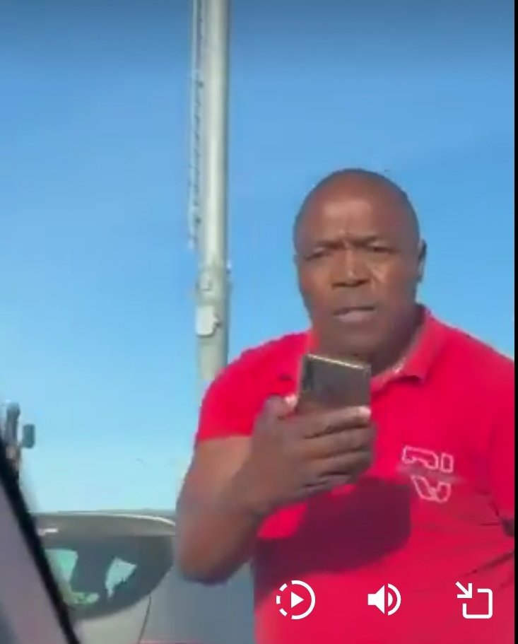 KingMntungwa's tweet photo. National Importance 📍Someone somewhere knows this abusive man.

Taxi drivers are Bullies, Let's get him arrested. @SAPoliceService @AthlendaM @CapeTown @EASTERNCAPEGOV https://t.co/jh3FCebR2R