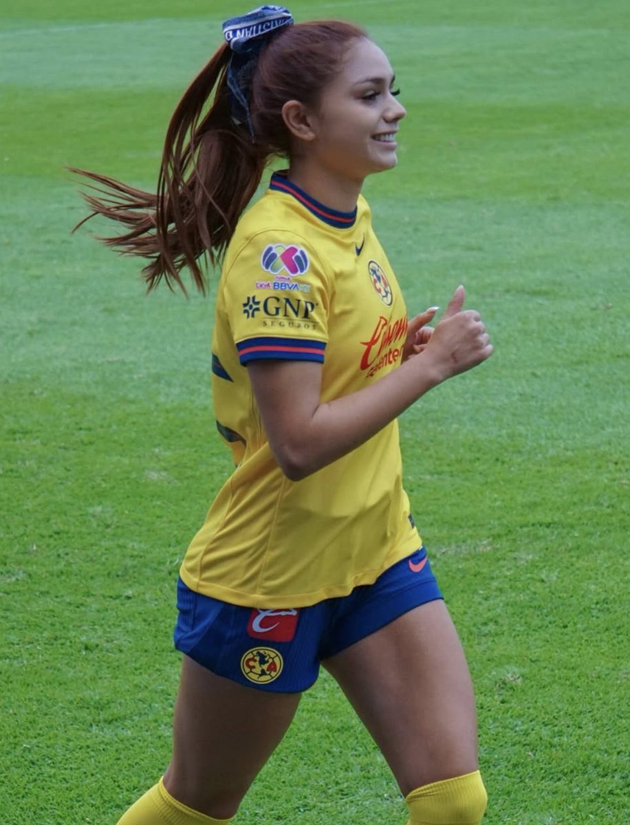 A ver...
Está bien ponerle sazón a la previa de un Clásico entre Chivas y América; pero con una mentirota, no.
Jana Gutiérrez, jugadora del #AmericaFemenil dijo que el "cesped de la cancha del Akron está horrible".
Sabrá está joven que esa cancha es de las mejores del país y