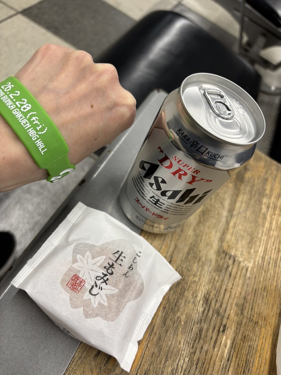 広島公演終了しました✨
地元までの新幹線はもうないので、明日の仕事までに少しでも家から近くなるように大阪まで行って泊まります。
色々変わってて固まっちゃった所もあったけど、神々しい御三方をセンターのお席で見ることできて幸せでした🎵ウツさんのしてやったりな笑顔最高でした😍
#TMNETWORK