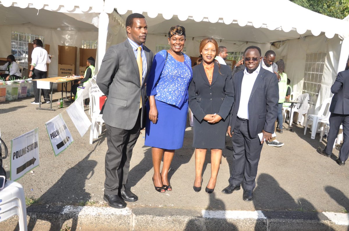 wakilinyokabi's tweet image. #lsk Elections... 

A time to Greet and Meet... Uzee haupigi hodi, sisi ni Seniors voting at the Supreme Court... Congrats to the winners, may they serve well with distinction led by the President SC Kanjama👏 👏 👏