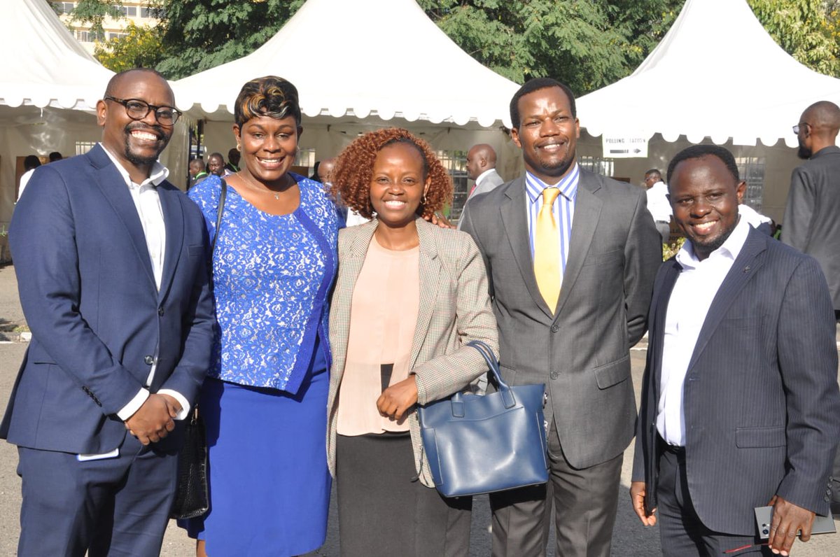 wakilinyokabi's tweet image. #lsk Elections... 

A time to Greet and Meet... Uzee haupigi hodi, sisi ni Seniors voting at the Supreme Court... Congrats to the winners, may they serve well with distinction led by the President SC Kanjama👏 👏 👏