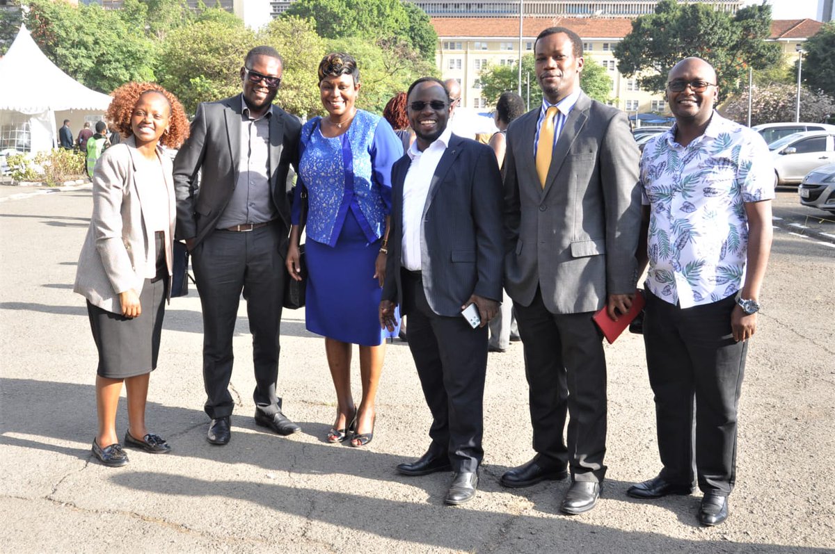 wakilinyokabi's tweet image. #lsk Elections... 

A time to Greet and Meet... Uzee haupigi hodi, sisi ni Seniors voting at the Supreme Court... Congrats to the winners, may they serve well with distinction led by the President SC Kanjama👏 👏 👏