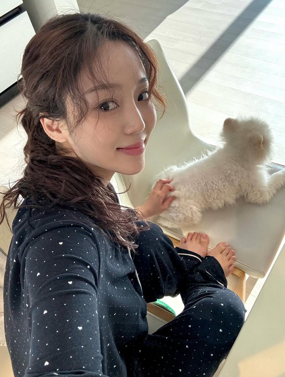 memo_93_98's tweet photo. 넘흐예쁘잖아....
2026년에도덩랑해🤍 https://t.co/40TBu7dpzQ