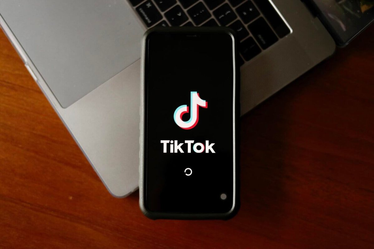Indonesia prohíbe redes sociales a menores de 13 años -