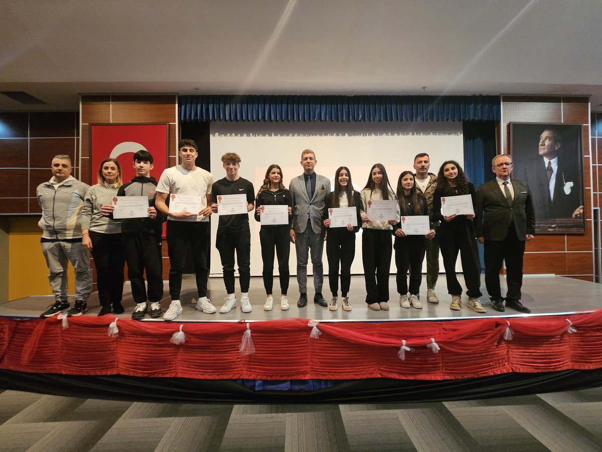 bhcshr_samlise's tweet photo. Korfbol, tenis, yüzme, basketbol ve satranç branşlarında okulumuzu turnuvalarda başarıyla temsil eden okul takımlarımızın öğrencilerine Kampüs Müdürümüz Gökhan Sağlam tarafından sertifikaları verildi. https://t.co/nNMwdxEejd