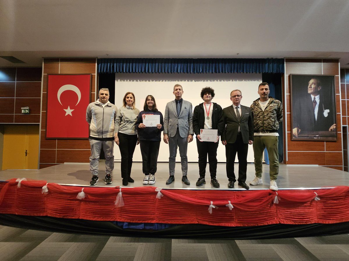 bhcshr_samlise's tweet photo. Korfbol, tenis, yüzme, basketbol ve satranç branşlarında okulumuzu turnuvalarda başarıyla temsil eden okul takımlarımızın öğrencilerine Kampüs Müdürümüz Gökhan Sağlam tarafından sertifikaları verildi. https://t.co/nNMwdxEejd