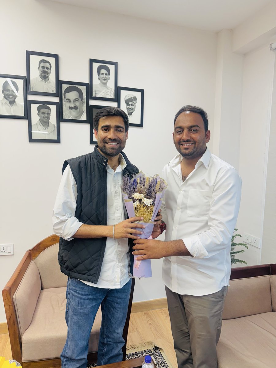 RanverSinghania's tweet photo. आज नई दिल्ली में भारतीय राष्ट्रीय छात्र संगठन (NSUI) के राष्ट्रीय अध्यक्ष भाई विनोद जाखड़ जी से मिलकर बधाई एवं शुभकामनाएं दी।
@kanhaiyakumar @VinodJakharIN @nsui https://t.co/0NXdBJV3iw