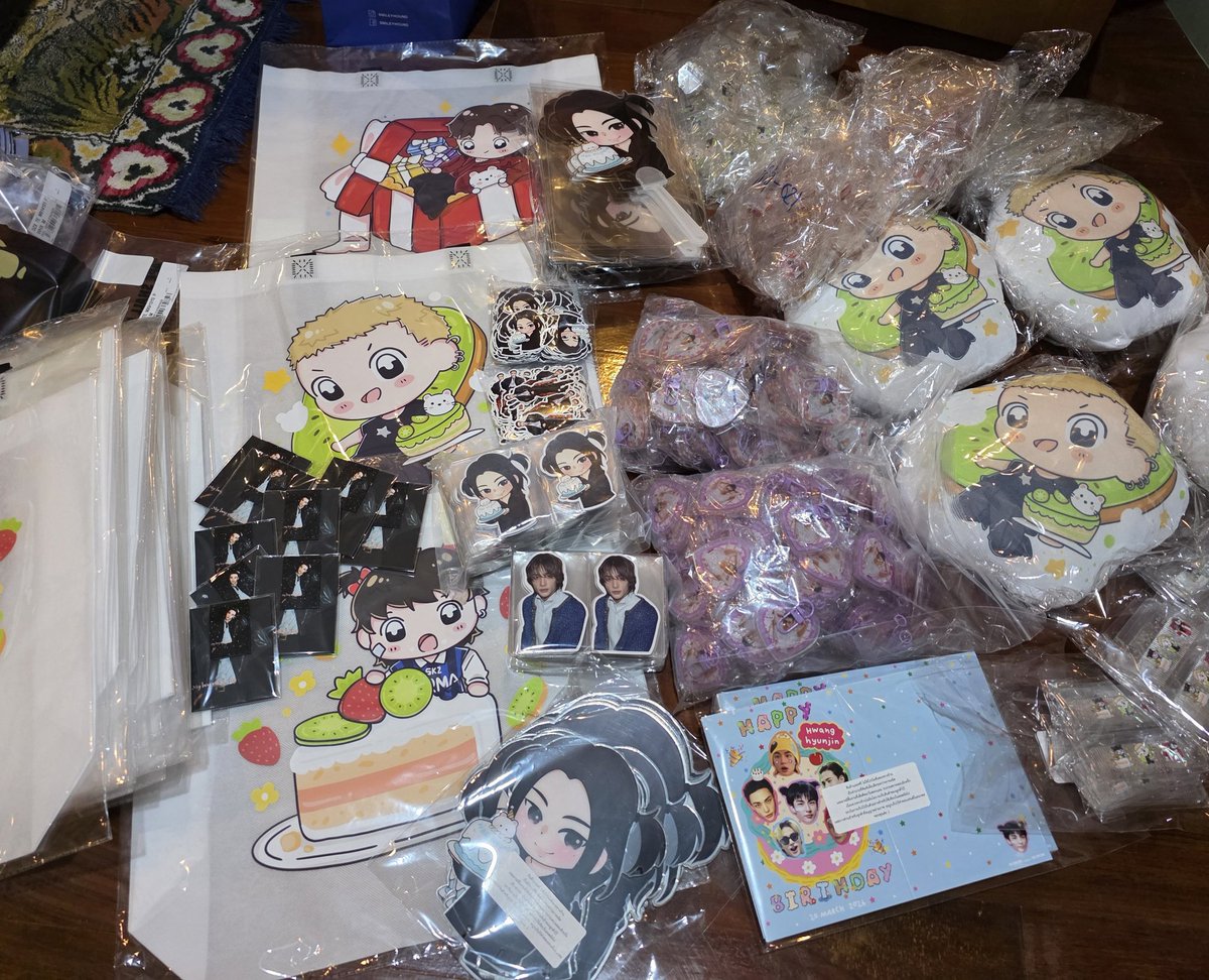 คือพอมาครบก็แอบตกใจ ทำไรขนาดนี้ 🤣 ถ้าอยากได้เป็นเซ็ท ก็เดมมาน้า
ส่วนใครอยากไปเจอกันที่ร้านเลยก็ได้นะฮะ 🩷🫶 
Date :  22 March 2026
Location 📍 : <a href="/goodmoodcafe_/">Good Mood Cafe and Eatery</a>
(BTS : SanamPao Exit4)
Time 🕑 : 10.00 - 18.00 (คิดว่าอยู่ทั้งวันมั้ง ) 
 #CloudDancer_Hyunjin