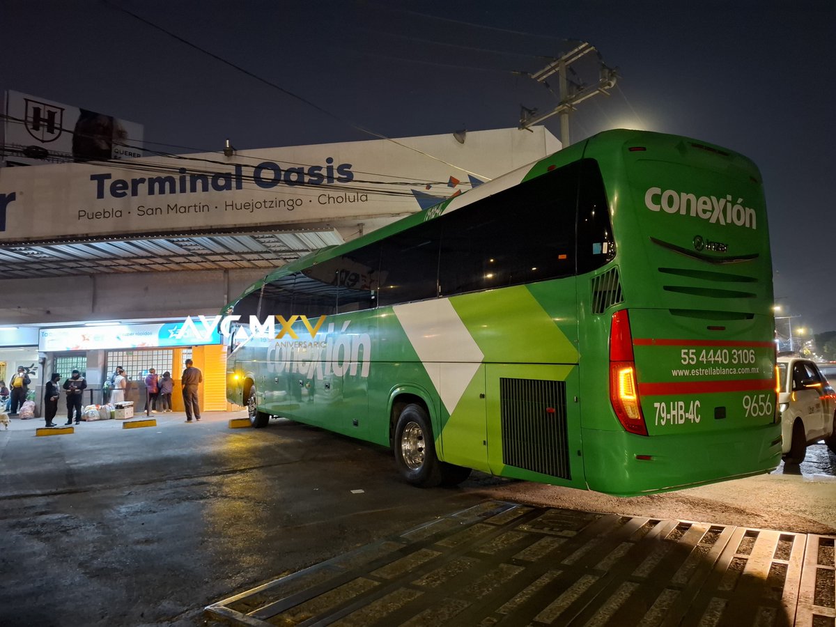 Autobuses_mex's tweet photo. Este Viernes 20 de Febrero Grupo Estrella Blanca llega a Oasis Santa Martha. 

A partir de hoy podrás viajar desde esta terminal hacia los siguientes destinos: Pachuca, Querétaro, Poza Rica y SLP

En la imágen tenemos el primer Autobús de la Línea Conexión con destino a la TAQ. https://t.co/BzgiYT2yDl