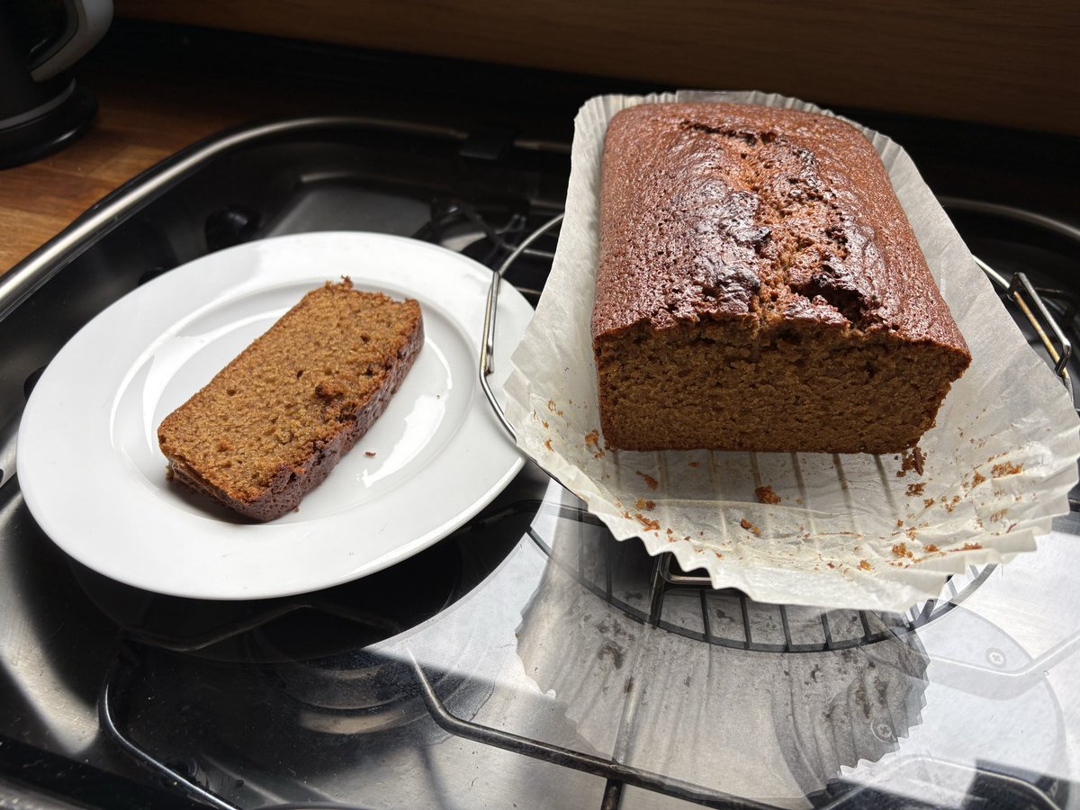 dunworkin4good's tweet image. It’s wet and windy out there today 🌧️💨 so I’ve baked a Jamaican ginger cake 🍰
They say it gets better the longer you leave it…
…but Pat absolutely cannot wait 24 hours 😆

Would you wait… or eat? 🤣👇
#GingerCake #RainyDayBaking #NoWillpower #BoatLifeBakes #WouldYouWait