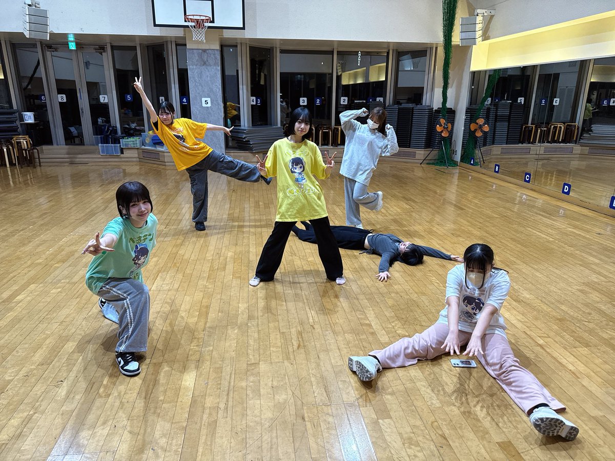 今日は1週間後のワンマンに向けて1日レッスンでした💃🔥

初のワンマンぜひお越しください💪✨

2/27(金)
べるべっとセンテンス1st oneman live
「泡沫のデュナミス」
📍WOMB LIVE
🕒OPEN 17:15 / START 18:00
🎫
・Sチケット  ¥12,000
(前方エリア、ワンマンTシャツ別ver、集合写メ、ファストパス)
