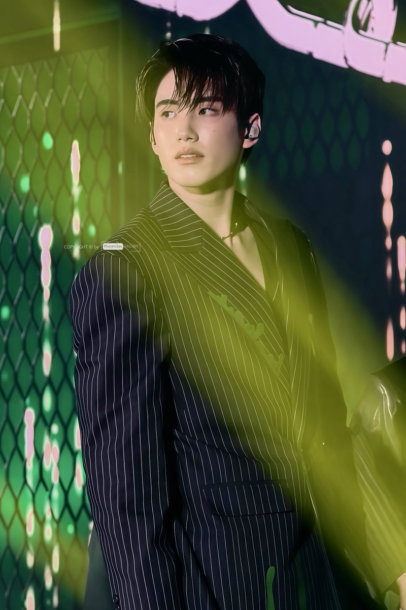 phugallery_th's tweet photo. Run the STAGE.

#PHUTATCHAI 
#AISINFINITEUS
#PHUgalleryTH https://t.co/JjorUGcb22