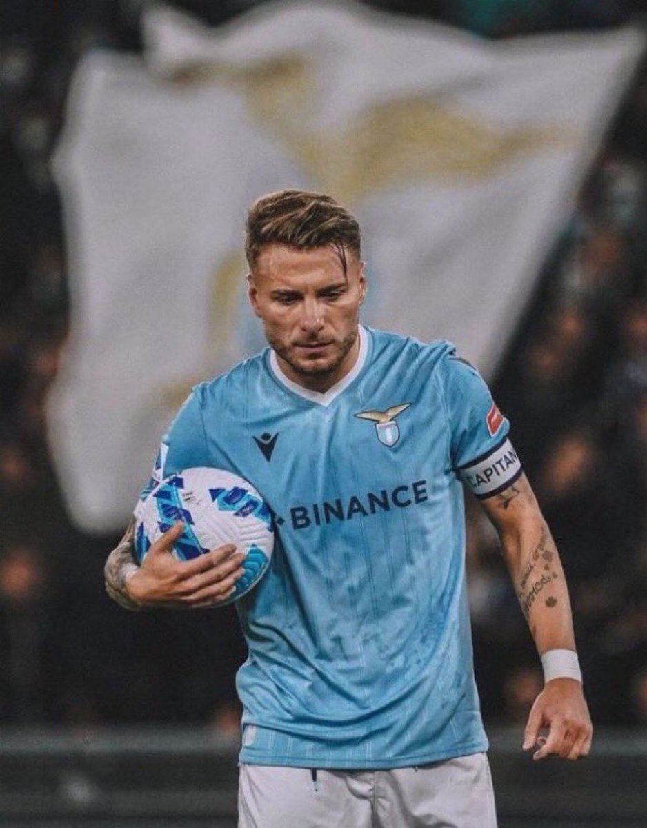 jmancini8's tweet photo. Ciro Immobile, 8 seasons with Lazio

🗓340
⚽️207
🎯54

♦️1st Italian to win 4 Capocannoniere
♦️European Golden Shoe: 2019–20
♦️6 Serie A seasons 20+ goals
♦️Surpassed Silvio Piola’s club record as Lazio’s all-time scorer in Serie A

Heart &amp; soul of Lazio 

Happy Birthday Ciro 🎉 https://t.co/AIb78bAu2e