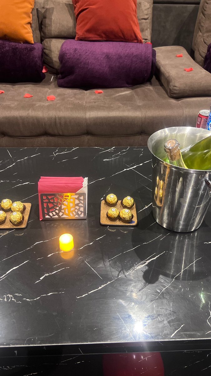 giftboxesbytade's tweet photo. A husband’s thoughtful surprise for his wife — an intimate Valentine’s Day private viewing designed for them to savour the day together 🌹
Curating this experience for such a lovely couple was nothing short of a pleasure. https://t.co/D7oyLYclZR