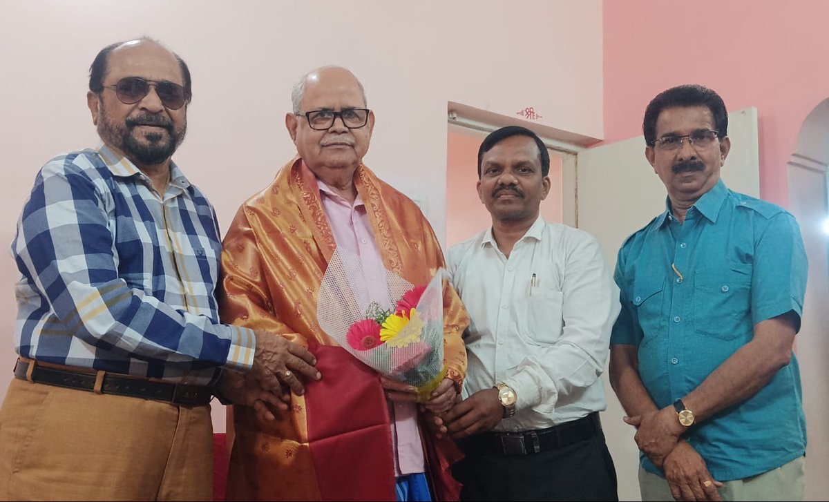 ನನ್ನಗೆ  ಮಾಧ್ಯಮ ಕ್ಷೇತ್ರದಲ್ಲಿ ರಾಜ್ಯ ಮಟ್ಟದಲ್ಲಿ ಬೆಳಸಿದ ಕೀರ್ತಿಗೆ ಕಾರಣ ಕರ್ತರಾದ  ಹಿರಿಯ ಪತ್ರಕರ್ತರು. ಸಂಯುಕ್ತ ಕರ್ನಾಟಕ ನಿವೃತ್ತ ಸಂಪಾದಕರು (ಕಲಬುರಗಿ ಆವೃತ್ತಿ) ಪೂಜ್ಯಯನೀಯರಾದ ಎಸ್ ಆರ್ ಮಣೂರ ಸರ್ ಅವರಿಗೆ ಇಂದು ಅವರ ಗೃಹ ಕಚೇರಿಯಲ್ಲಿ ಭೇಟಿಯಾಗಿ ಶ್ಯಾಲು ಹೊದಿಸಿ ಹೂ ಗುಚ್ಛ ನೀಡಿ ಗೌರವಿಸಲಾಯಿತು.