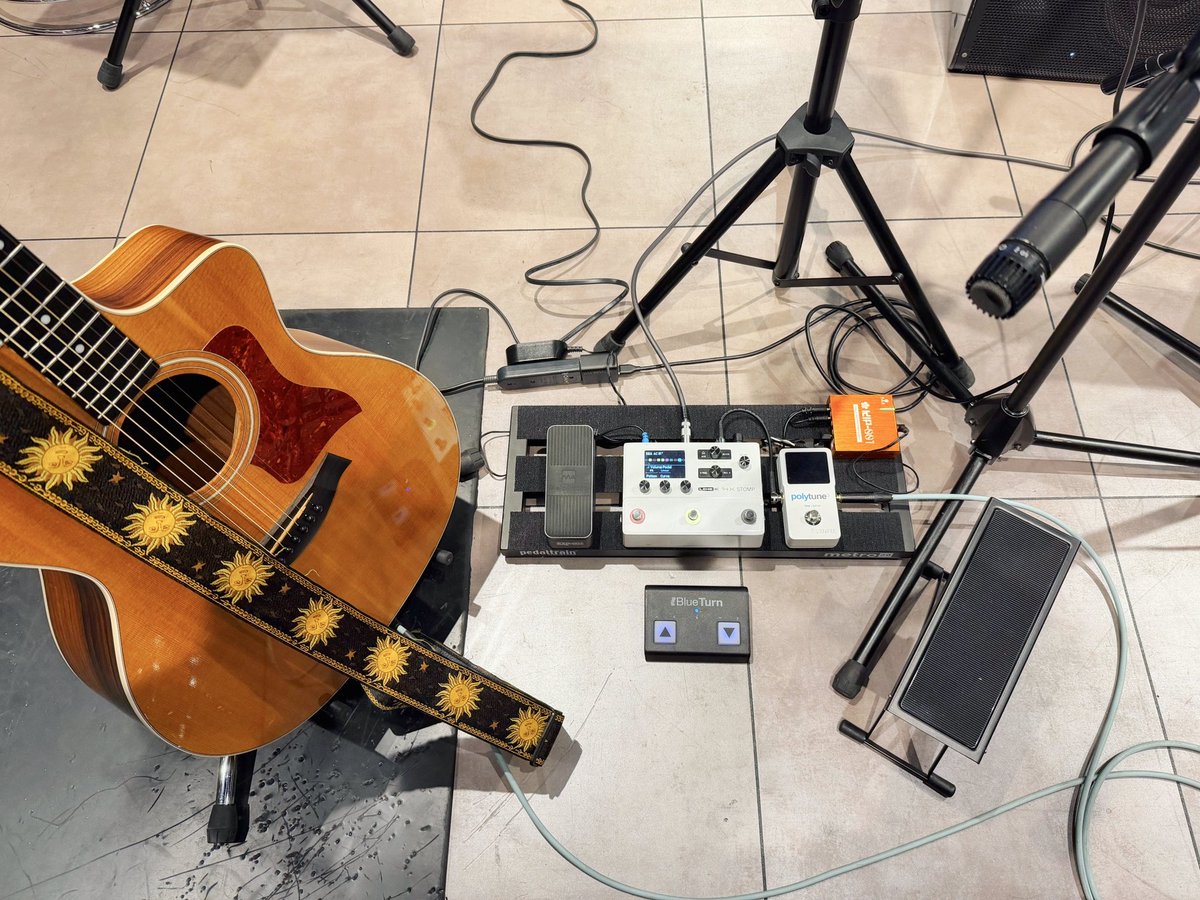 カンザキイオリ bilibili配信にてアコースティックギターで参加させていただきました！

BGMを含め沢山弾かせていただきつつ隣で終始ニコニコでした（）
とても楽しい時間をありがとうございました！！

#カンザキイオリ