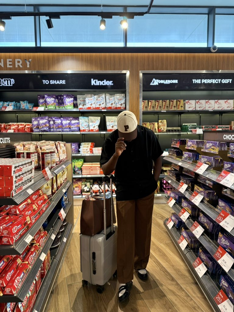 This  Year
*choose yourself
*live more intentionally
 *prioritize inner peace 
*celebrate small victories 
*find joy in the present moment 
*nurture meaningful relationships
* trust the timing of your life 
*releasing what no longer serves you 
*say "no" without guilt 
*build