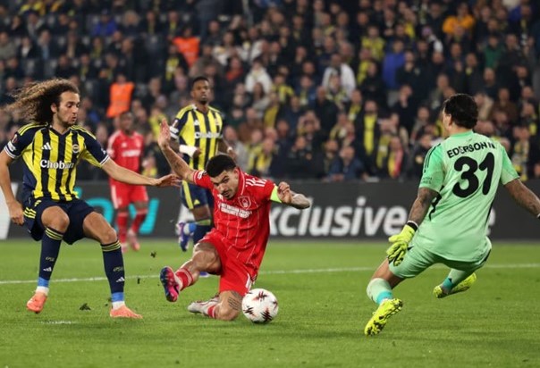 Yakup Börekcioğlu <a href="/Yborekcioglu/">Yakup Borekcioglu</a> yazdı "Tedesco'nun Çalıştığı Yerden Çıkmadı Sorular"
abcspor.com/tedecsonun-cal…