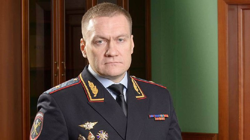 В Петербурге предложили полностью запретить мигрантам работать в торговле
Инициативу озвучил глава ГУ МВД по Петербургу и Ленобласти Роман Плугин. Это предложение поступило после убийства посетителя магазина «Перекресток», когда человека задушил охранник-узбек и скрылся.
Сейчас