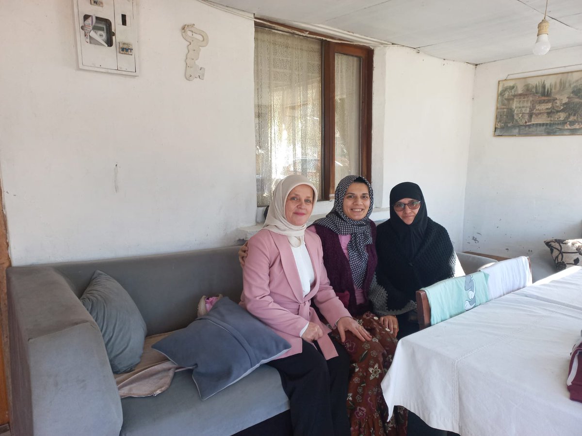 Kurtköy ve Yavuzselim Mahallelerimizde kıymetli Hacer Hanım ve Melike Hanım’ı ziyaret ettik.
İlçe Kadın Kolları Başkanımız, Yönetim Kurulu Üyelerimiz ve Ana Kademe Yönetim Kurulu Üyemiz Sayın Eda Arıcı ile birlikte gerçekleştirdiğimiz ziyaretlerde hem hal hatır sorduk hem de