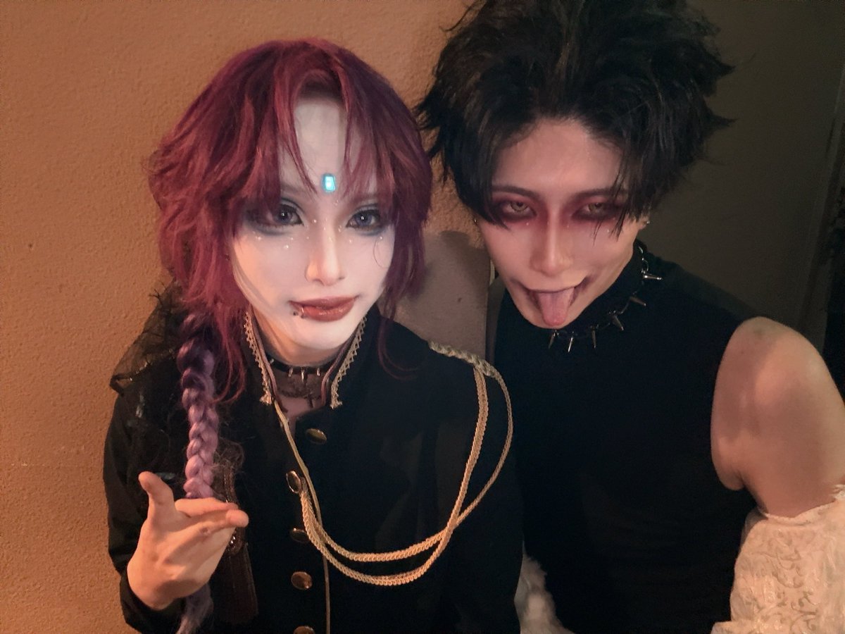 tatsuya_tksg's tweet photo. なおくんと！！！

プライベートではちょこちょこ会ってるけどライブハウスではお久しぶり✨️

レーベルメイトの時から頼れる先輩！

相変わらず歌上手いっすね😌

また対バンしましょ〜 https://t.co/fm09VJ6Hz6