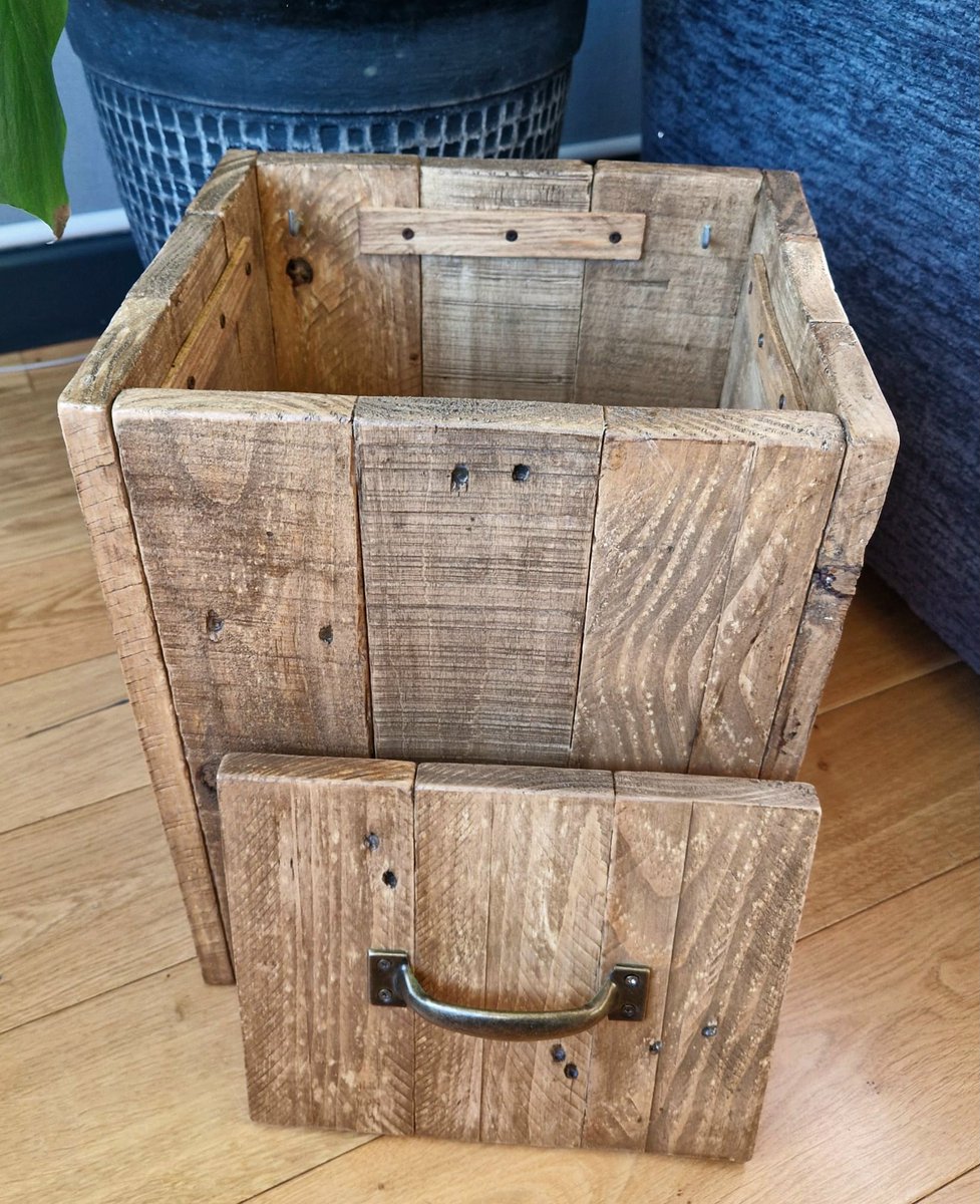 Original4UU's tweet photo. Check out Wooden Handmade Rustic Trash Bin small https://t.co/D5jtjdiOBF #eBay via @eBay_UK https://t.co/K8ebOKTTos