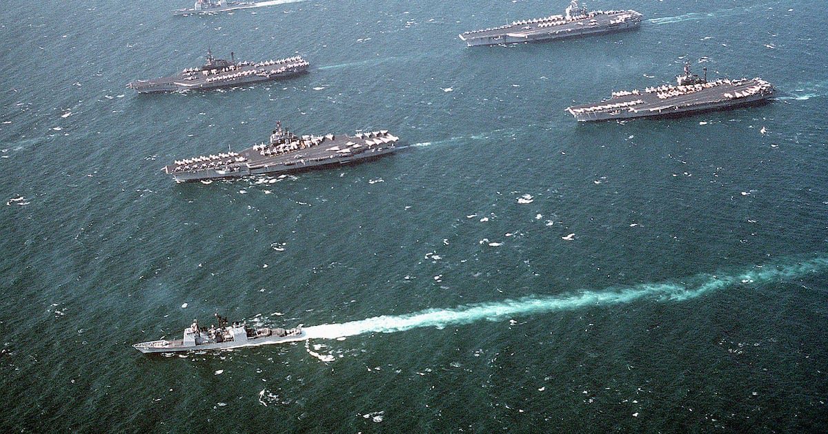 AxisResistanceX's tweet photo. 🇺🇸 US assembles its largest military force in the Middle East since the 2003 Iraq invasion, Bloomberg reports. https://t.co/lG42AajhNV