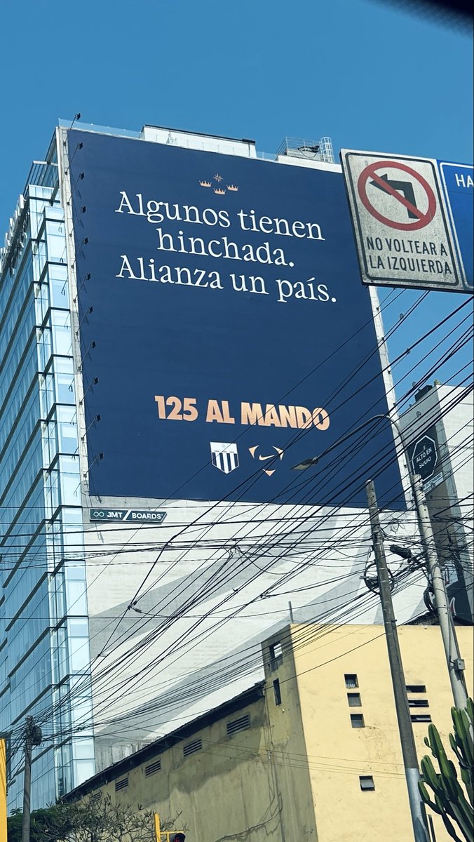 italovp98's tweet photo. Primera vez que puedo decir que la Javier Prado está bonita. El Perú es Alianza Lima. https://t.co/Wegy6nxuPS