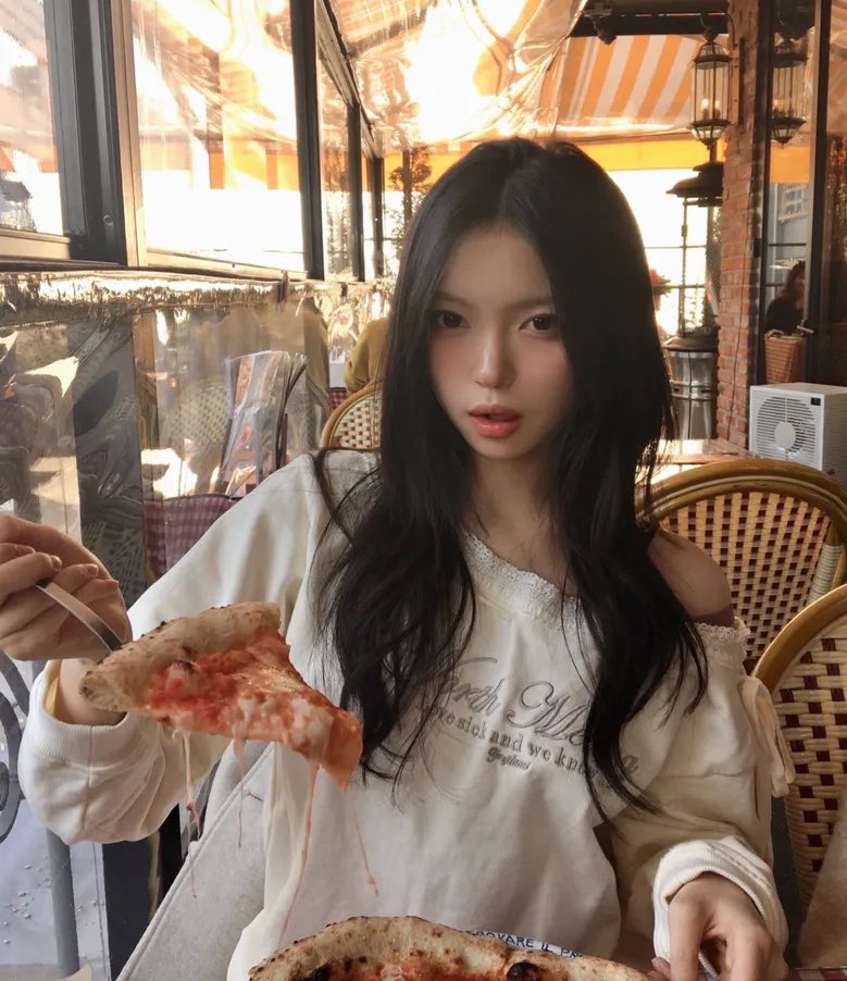 prevnseoul's tweet photo. ꒰ Pre ꒱ Zeroplanet ˚˖⟡ 👧🏻🍜🍕 ⊹

hana one-shoulder sweatshirt รุ่นใหม่
★ ลด 40% เหลือ 1320.- ส่งฟรี (มัดจำ 660.-)

🛩️ ส่งกลับแอร์ ♡ รับพรีจนกว่าคูปองจะหมดค่ะ
#zeroplanet #พรีเกาหลี #พรีออเดอร์เกาหลี https://t.co/D9vMOGvnE3