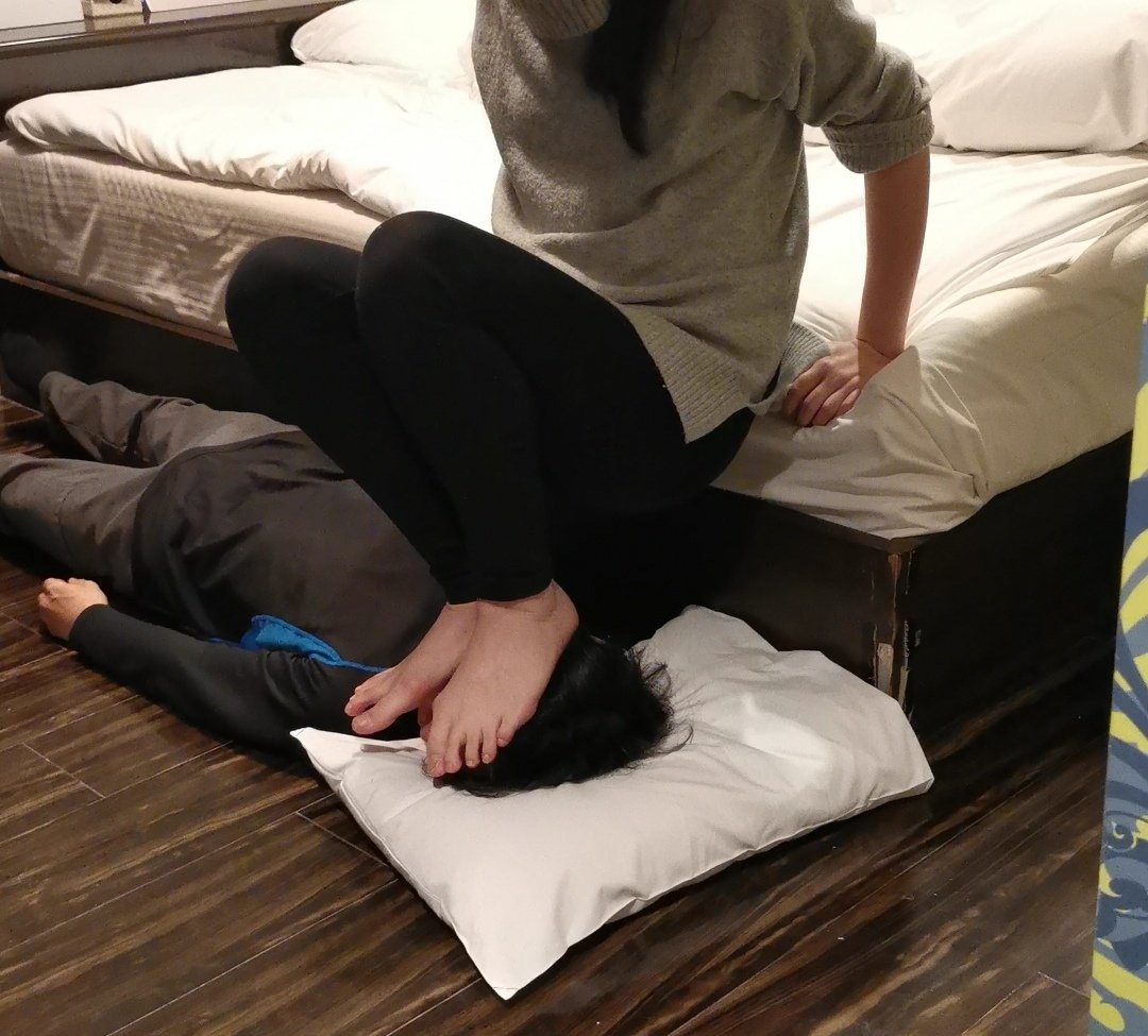 look_foot's tweet photo. 前に踏み活でお会いした方の活動報告ですが凄くスタイル良かったです😄足の形も褒められると言われていたのでもう少しフォーカスした写真を撮れば良かったと後悔😭ただお会い出来て感謝です🌠🌠 https://t.co/hlkPvbntJM