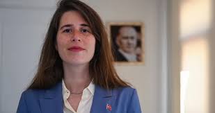 Uyuşturucu soruşturması kapsamında ifadeye çağırılan Çeşme Belediye Başkanı, Lal Denizli’nin kendi talebi üzerine test verdiği ortaya çıktı.

#SONDAKİKA #laldenizli