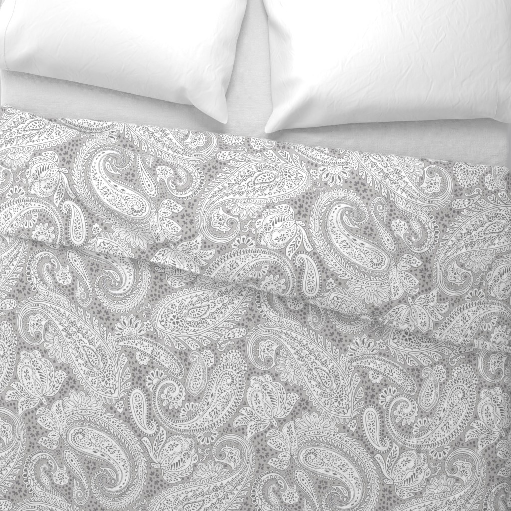 A queen-size duvet cover made of the Paisley Positivity fabric was sold today. The '2 greys white' version was chosen. The duvet is made of cotton sateen, woven in Italy. Matching pillowcases &amp; sheets are also available.  #duvetcover #spoonflowerdesigner 
spoonflower.com/en/home-decor/…